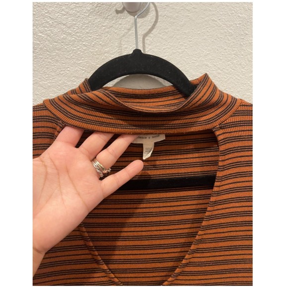 SILENCE + NOISE Dallas Cut-Out Brown Black Striped Turtleneck Top - Picture 4 of 5